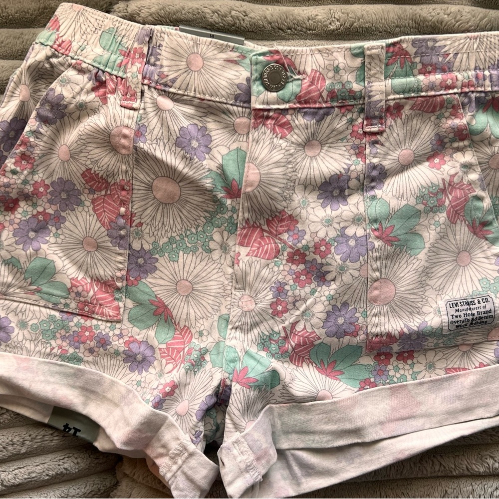 Floral Levi’s Girls Shorts